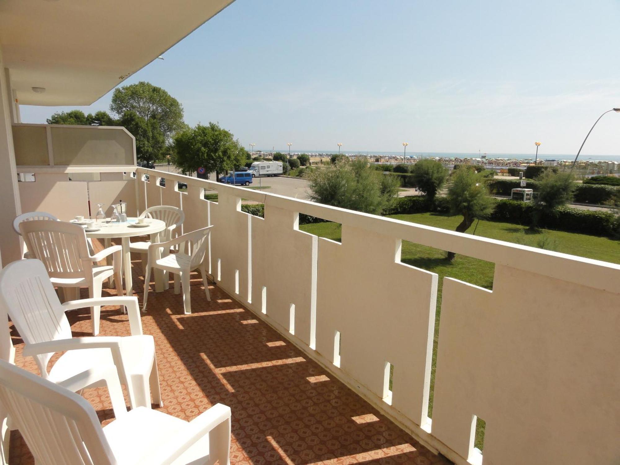 Corso - Appartamenti Bibione Buitenkant foto